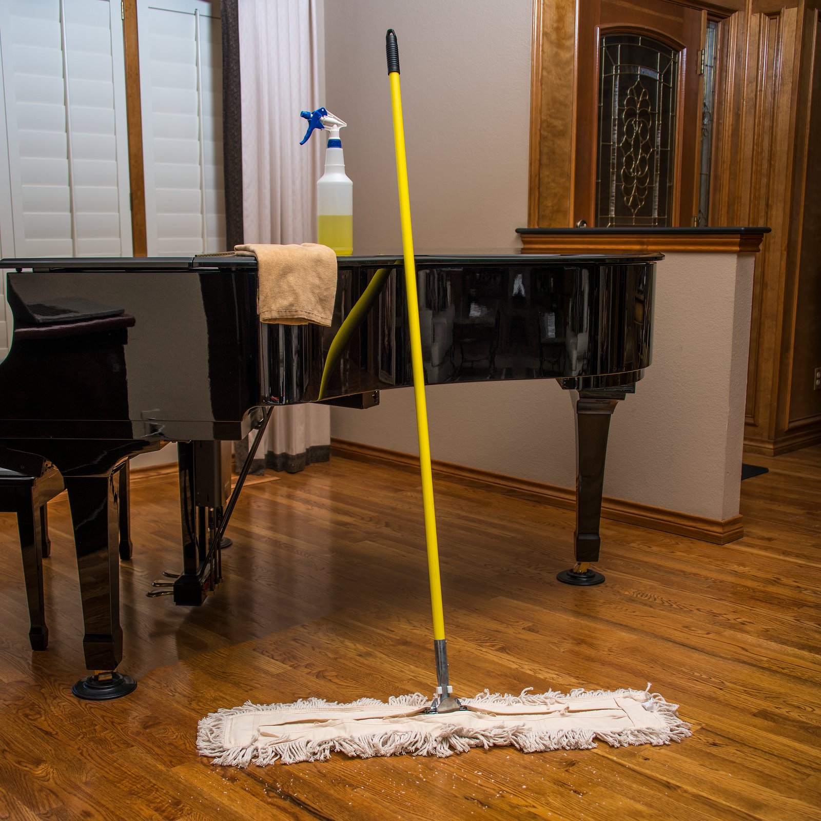 36211304 Fiberglass Dust Mop Handle with ClipOn Connector 60