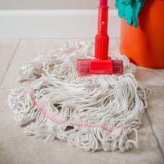 369552B00 Flo-Pac® Large Looped-End Mop w/Red Band  - White-Red